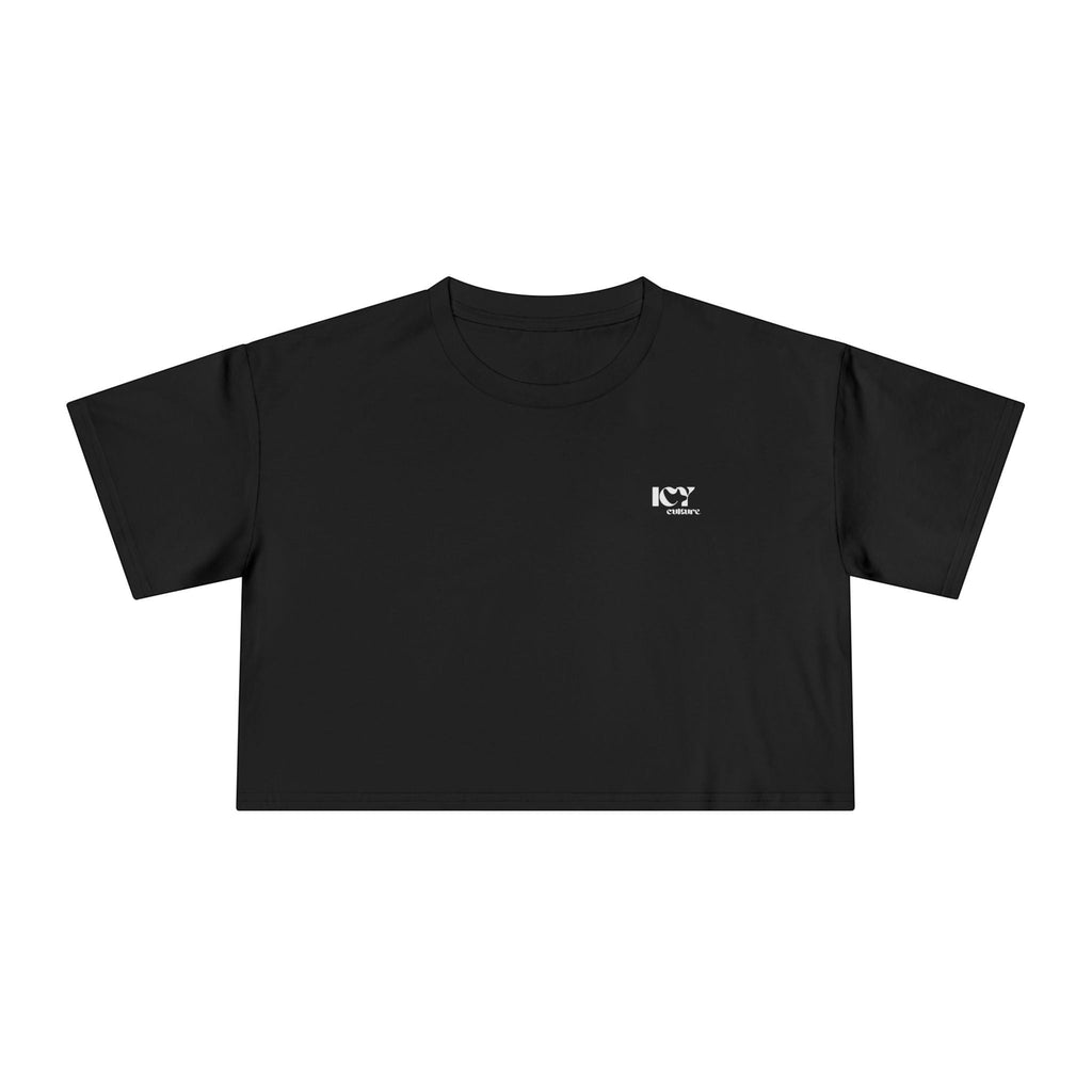 Icy Culture crop tee em preto com logótipo branco no peito esquerdo. Manga curta, gola redonda, corte curto.