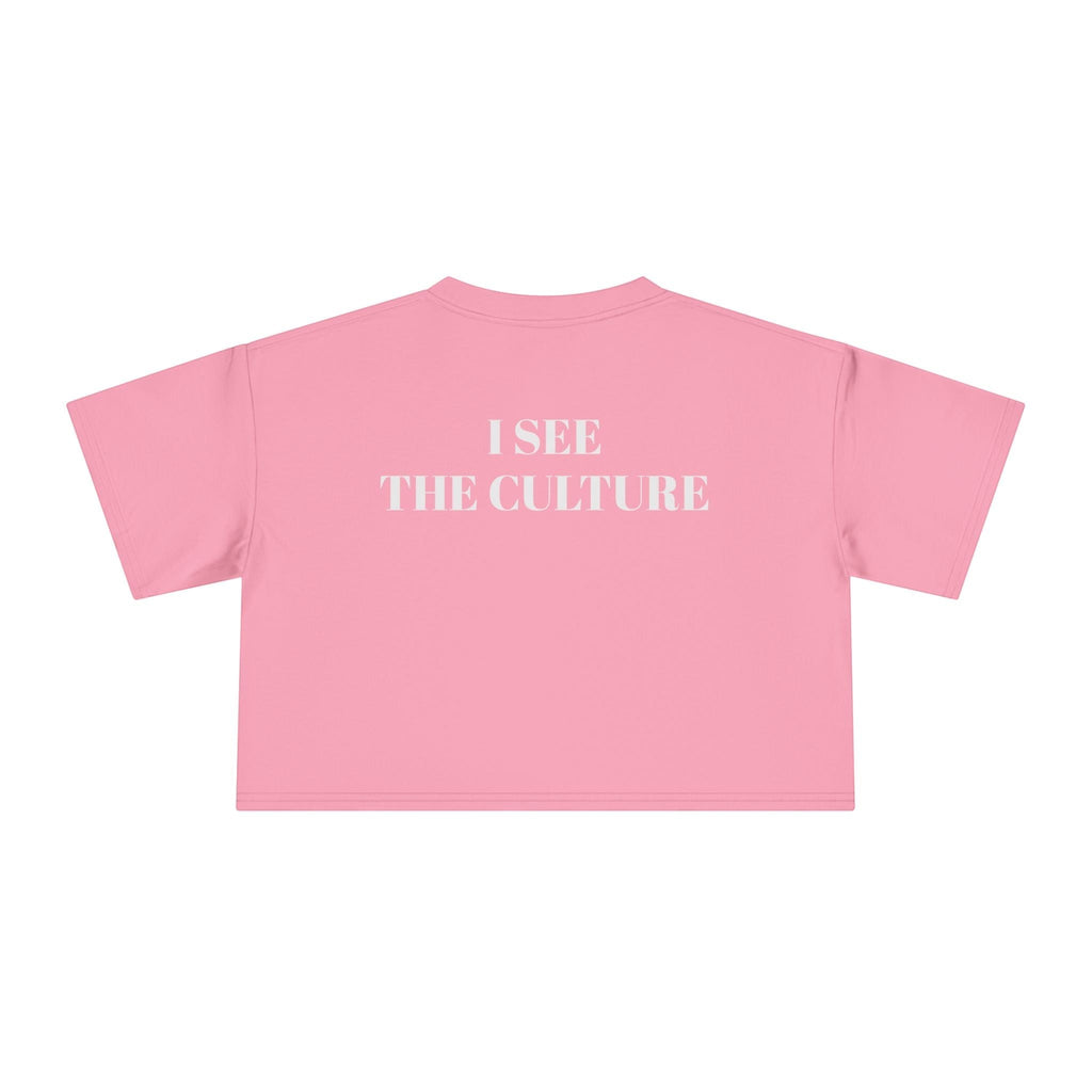 Icy Culture crop tee em rosa com texto "I SEE THE CULTURE" em branco. Manga curta, gola redonda.