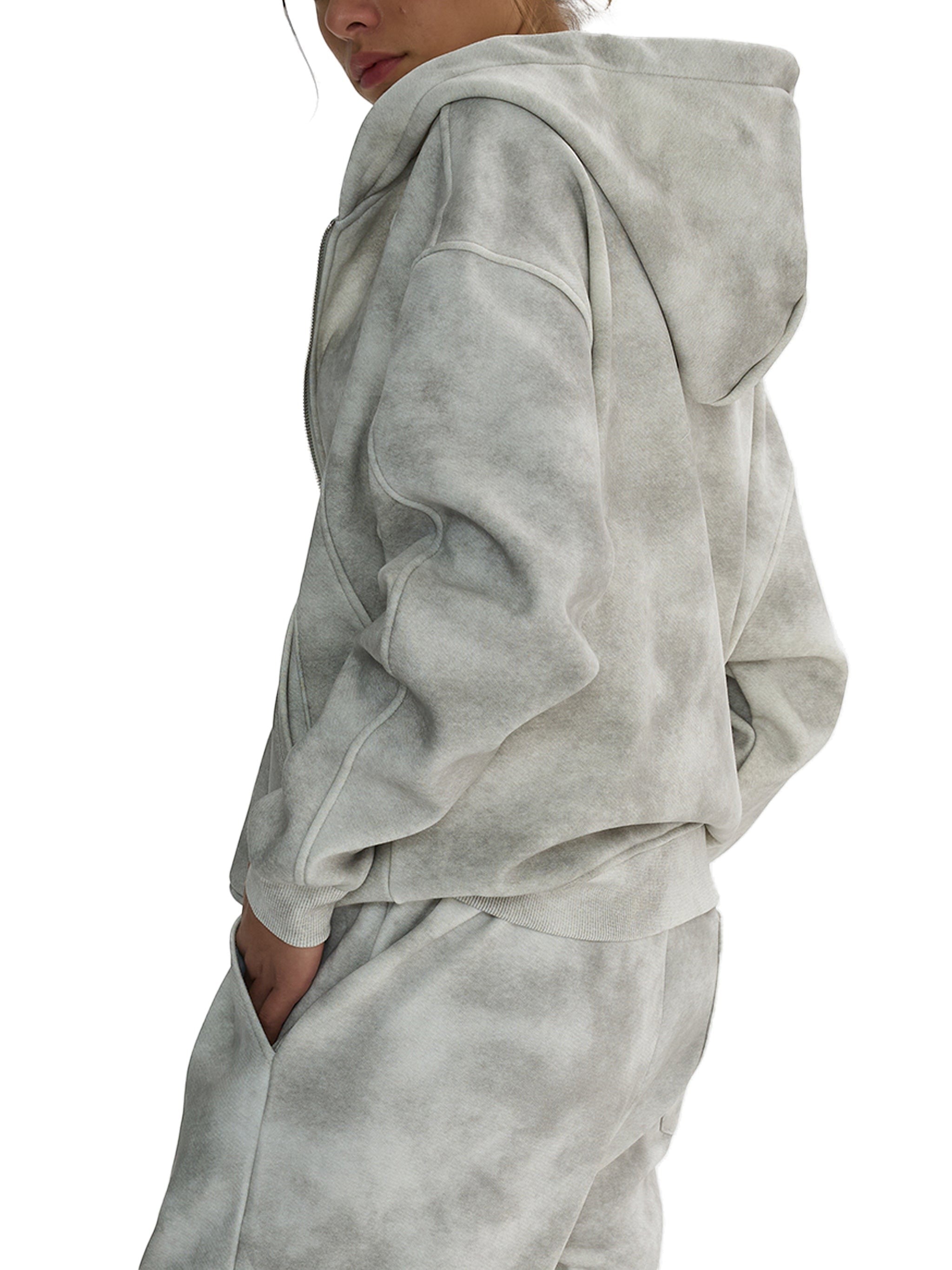 Icy Culture Dirty Ice Zip Hoodie em cinza com padrão tie-dye, manga comprida, capuz e fecho de correr. Tecido de mistura de poliéster e algodão.