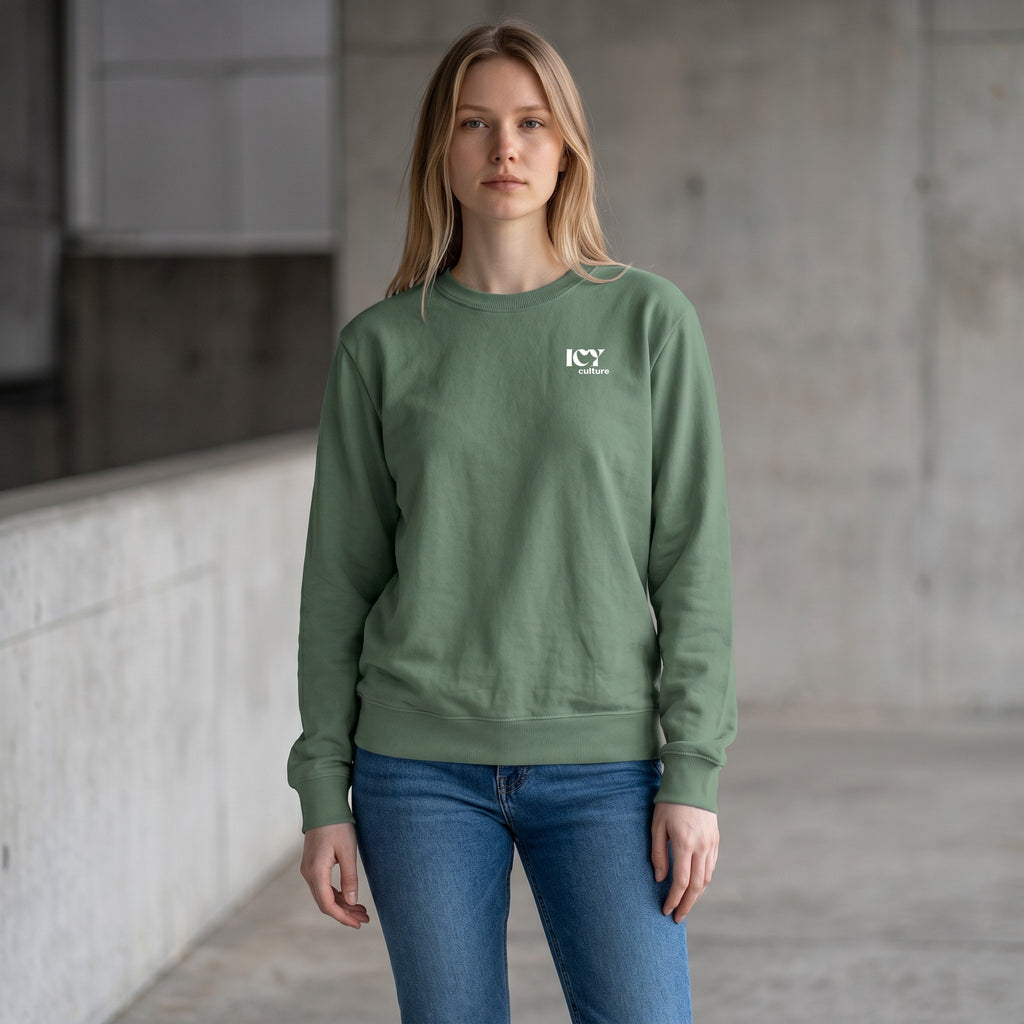 Icy Culture verde musgo sweatshirt de algodão e poliéster com logótipo branco no peito esquerdo.